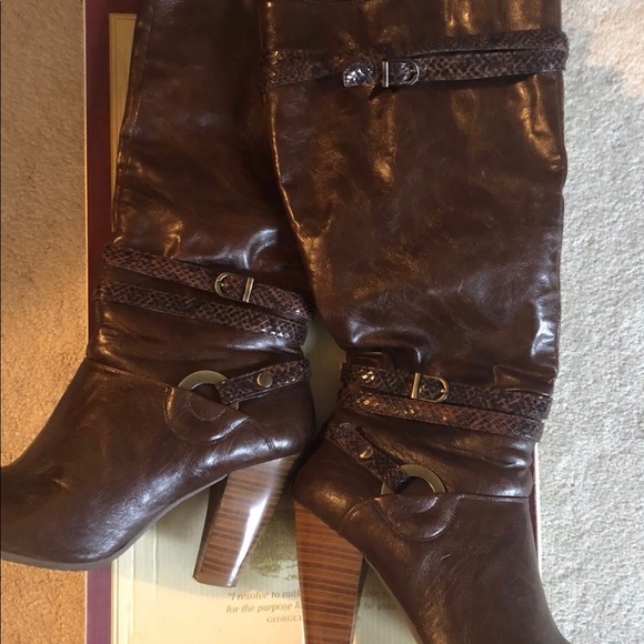 Boots - Picture 4 of 7